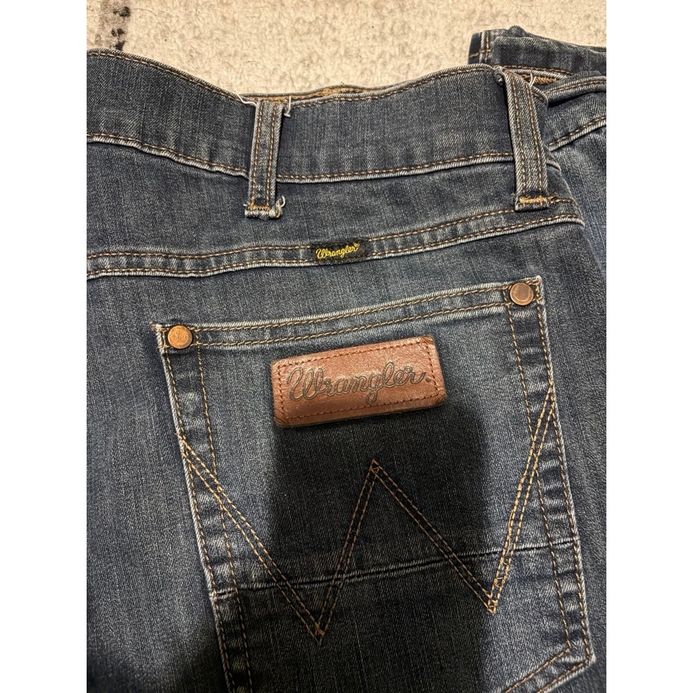 Wrangler Mens Slim Taper Dark Wash Jeans 33x32 Blue Denim 86MWMSD SKU 58 - Picture 2 of 5
